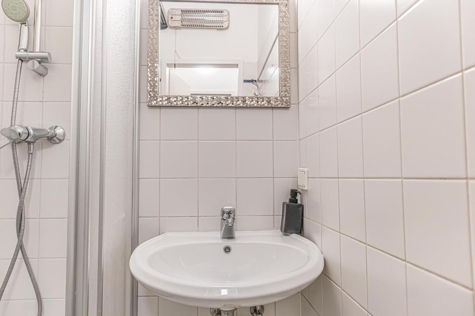 Lovely 2Br Apartment - Ideal For Long Stays Відень Екстер'єр фото
